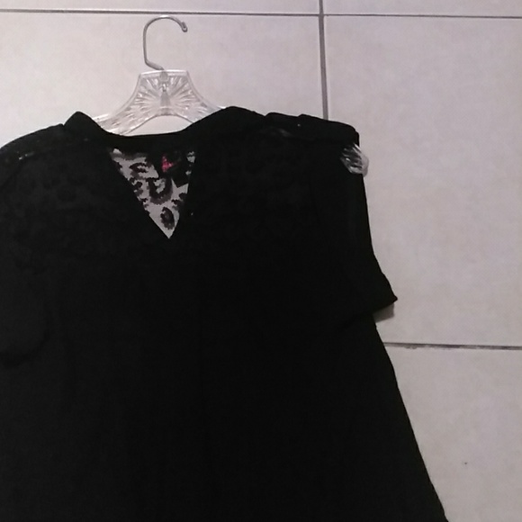 Top - Picture 2 of 5